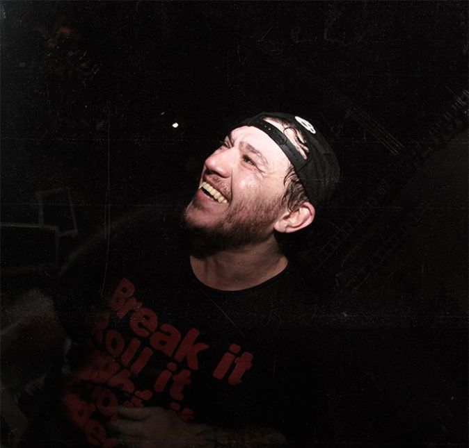 No dia 6 de março de 2013, o rock brasileiro perdeu Alexandre Magno Abrão, mais conhecido pelo nome artístico Chorão. O músico, que era líder do Charlie Brown Jr., estava sofrendo com a depressão, logo após o fim de seu relacionamento com Graziela Gonçalves. Após ser encontrado morto em seu apartamento, em São Paulo, foi constatado que o músico havia sofrido uma overdose de cocaína. Ele tinha apenas 42 anos de idade.