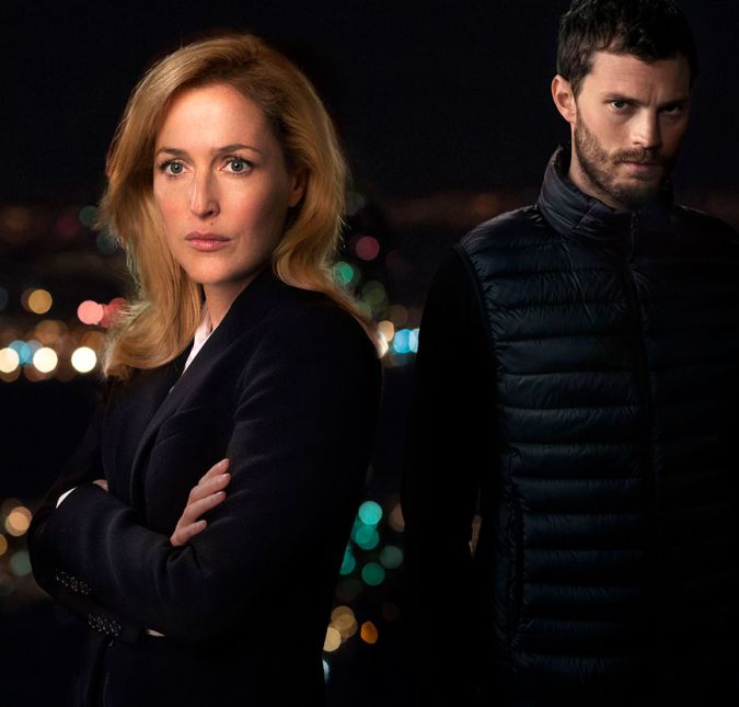 The Fall é bem curtinha, com apenas três temporadas! O seriado mostra uma policial aparentemente fria, mas muito apaixonada, que confronta um pai aparentemente apaixonado, que é, na verdade, um assassino em série frio de Belfast. A única coisa que eles compartilham é sua complexidade comum.