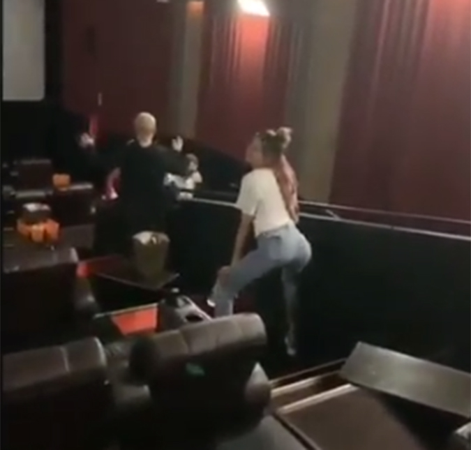 Sasha e Xuxa Meneghel dançam e rebolam muito no cinema após sessão de <i>O Rei Leão</I>, assista!