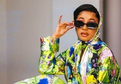 Fã! Cardi B aparece em mais um vídeo ouvindo música de Anitta e Ludmilla