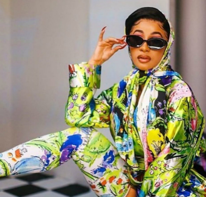 Fã! Cardi B aparece em mais um vídeo ouvindo música de Anitta e Ludmilla