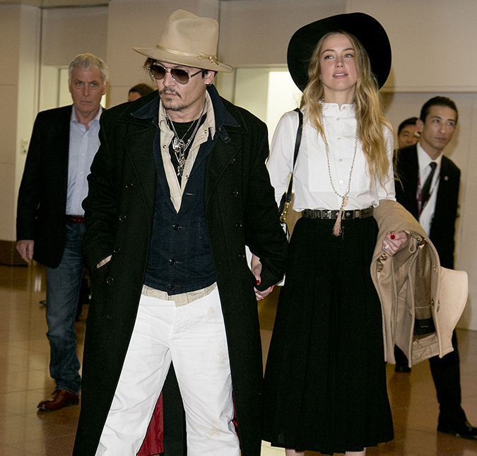 Johnny Depp revela que foi hospitalizado após ex-esposa, Amber Heard, queimar seu rosto com um cigarro, diz <i>site</i>