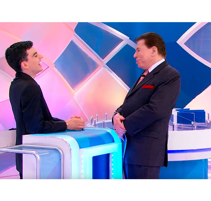 Silvio Santos faz piada com rumores sobre a orientação sexual de Dudu Camargo: <I>- Me disseram que você gosta mais de pinto</I>