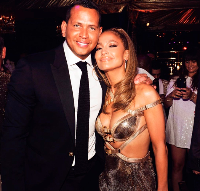 Jennifer Lopez rebola até o chão para celebrar aniversário do noivo, veja