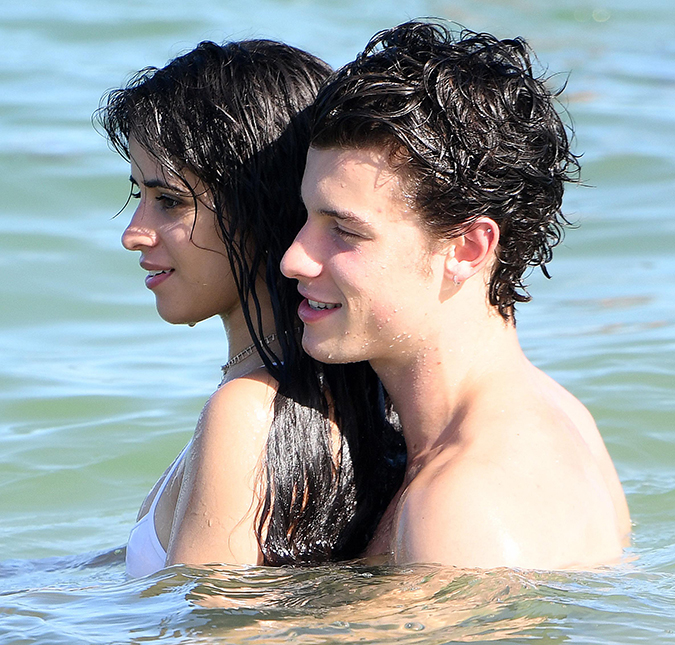Shawn Mendes evita responder perguntas e fãs especulam que ele foi o pivô do término do antigo namoro de Camila Cabello; entenda!