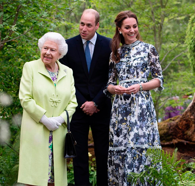 Rainha Elizabeth II aparece correndo atrás de príncipe William em vídeo raro de 1986, veja