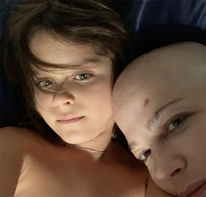 Selma Blair, em tratamento contra esclerose múltipla, fala sobre o filho: <i>Eu falhei como mãe um milhão de vezes</i>