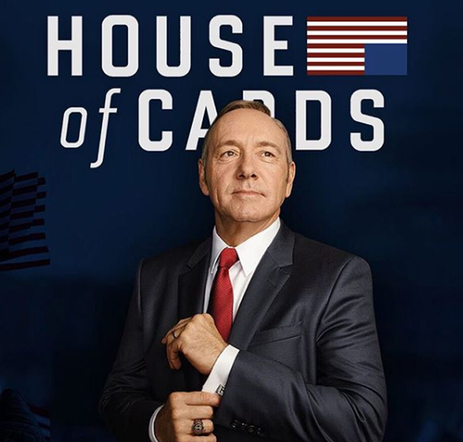 Kevin Spacey lê poema sobre decadência de sua própria carreira durante passeio em um museu