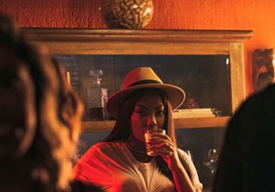 Ludmilla posta foto sensual e recebe bronca da namorada: <I>Só pra mim!</i>