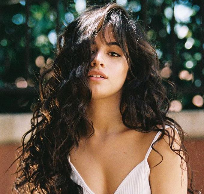 Camila Cabello manda recado após detonar <i>posts</i> criticando seu corpo: <i>Celulite é normal</i>