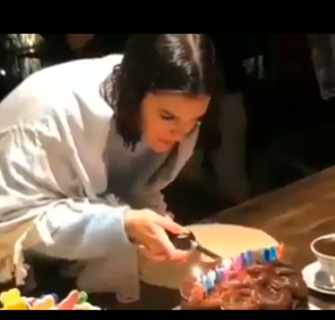 Bruna Marquezine comemora aniversário com festa e ganha carinho de Sasha Meneghel
