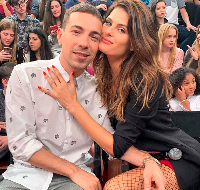 Isabeli Fontana faz revelação sobre o primeiro encontro com Di Ferrero: <i>- Senti um choque</i>