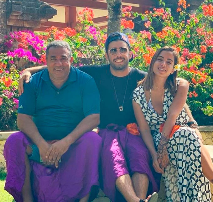 Pai de Anitta questiona Pedro Scooby sobre ser bom de cama e os dois conversam sobre viagra natural, diz colunista