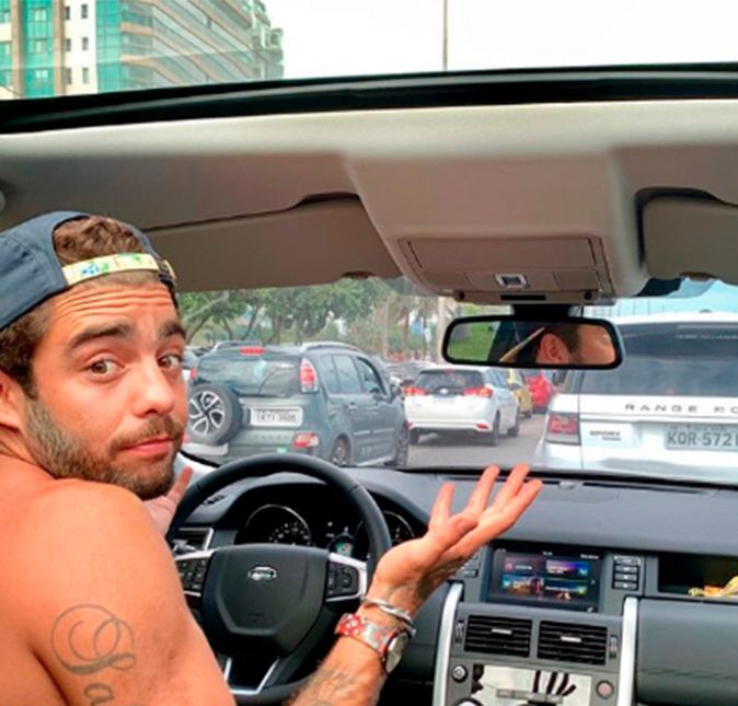 Por ser um dos melhores na modalidade, ele já foi patrocinado por grandes marcas como Red Bull, Nike, H Stern, entre outras. Ele já venceu o Gigantes de Nazaré e também já foi eleito o melhor surfista de ondas gigantes do país, sempre sentado cotado entre os melhores da WSL na premiação anual de ondas gigantes, o XXL. Apesar de não competir como outros grandes nomes como Gabriel Medina e Kelly Slater, Scooby faz tanto sucesso quanto eles, dentro do mundo do free surfe. Para o Globo Esporte, ele explicou o intuito da profissão: - O free surfer é o cara que a responsabilidade dele com o patrocinador é mostrar para o mundo que ele é um cara f**a, independentemente de ganhar um título ou não. E na onda gigante é bater o recorde, ganhar a premiação de maior onda do ano. E criar essa coisa do entretenimento. Que é a pessoa te ver dropando uma onda de dez andares. Desde que comecei a pegar onda gigante, minhas metas são sempre bem parecidas. Estar nos maiores swells da história e pegar a maior onda do mundo. Se não, pegar entre as maiores. E sair vivo [risos]. Nessa temporada estava na lista do Eddie Aikau, que é um dos eventos mais importantes do mundo do surfe.