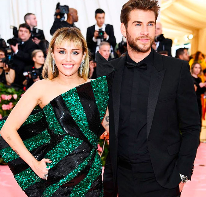 Miley Cyrus e Liam Hemsworth se separam menos de um ano após casamento - e cantora é clicada aos beijos com loira