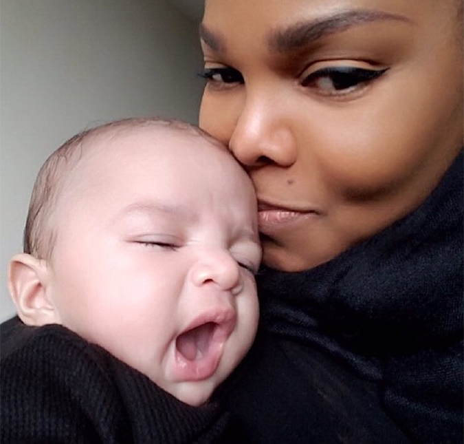 Janet Jackson fala sobre criar o filho sem ajuda de babá: <i>- É difícil ser uma mãe que trabalha</i>