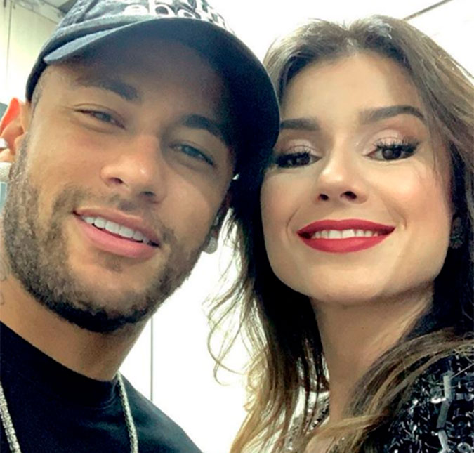 Em Portugal, Neymar sobe no palco de <i>show</i> de Paula Fernandes e cantora brinca: <i>Bradley Cooper dos sonhos</i>