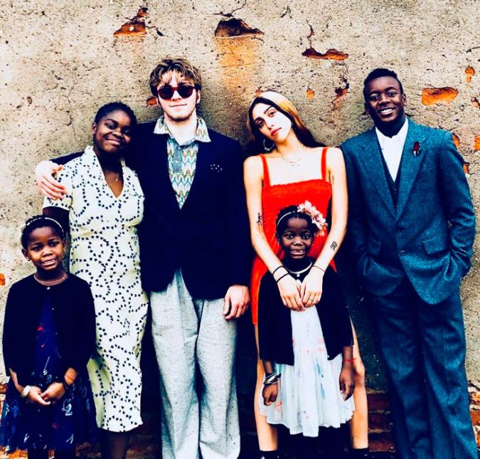 Um tempo depois, a cantora divulgou um novo clique dos filhos! Muito amor, né? Um tempo depois, a cantora divulgou um novo clique dos filhos! Muito amor, né?