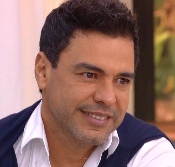 Zezé Di Camargo se emociona ao ganhar homenagens dos filhos