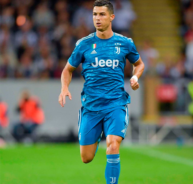 Cristiano Ronaldo admite ter dado um milhão e 500 mil reais para mulher que o acusou de estupro