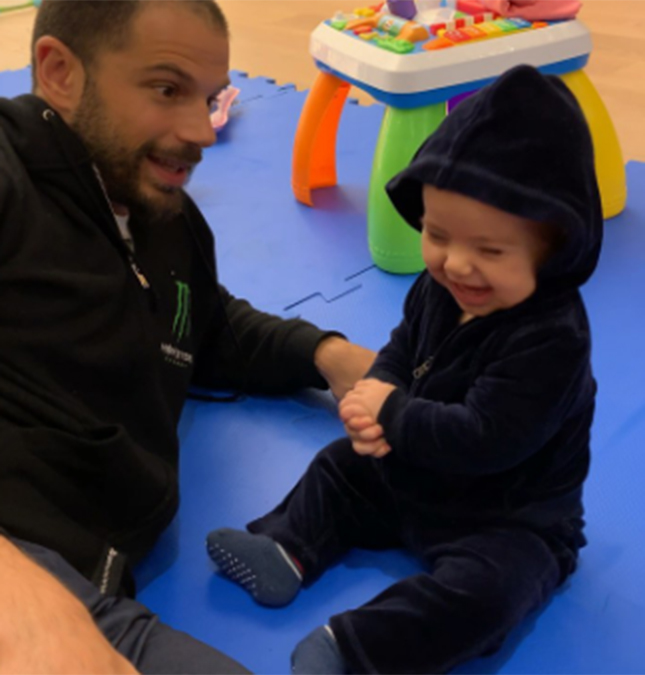 Duda Nagle mostra Zoe brincando e caindo na gargalhada e se derrete: <i>Alegria da minha vida</i>; assista ao vídeo!