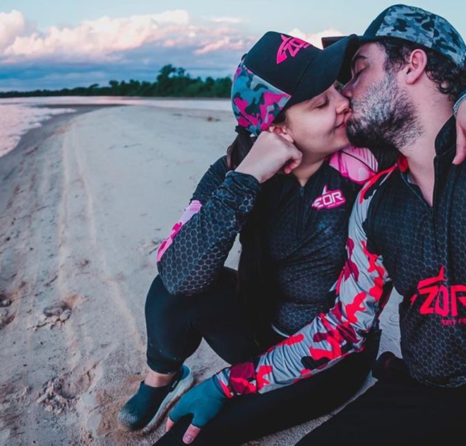 Felizmente o término não durou muito tempo! No início de agosto, durante um show em Anápolis, Goiás, Fernando confirmou que havia reatado o relacionamento ao falar sobre o sogro, pai de Maiara. O anúncio, é claro, fez a alegria dos fãs. Fernando também precisou vir à público negar que a separação havia sido motivada por uma traição de sua parte. Eita!