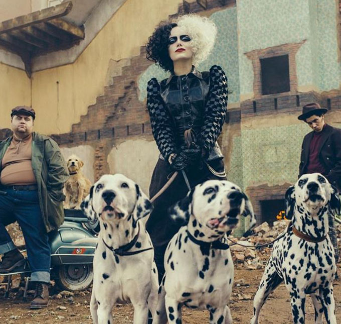 Emma Stone surge pela primeira vez como Cruella De Vil após Disney divulgar primeira imagem do <i>live-action</i>