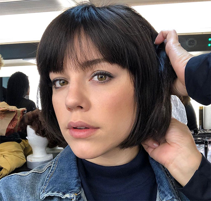 Alice Wegmann aparece de peruca em bastidores de <i>Órfãos da Terra</I> e fãs questionam: <I>O que a Dalila vai aprontar?</I>
