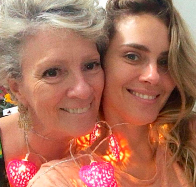 Carolina Dieckmann lamenta a morte da mãe e ganha apoio de famosos: <i>Hoje morreu meu colo</i>
