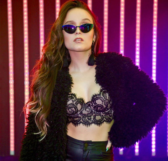 Larissa Manoela lança clipe de <i>A Noite É Nossa</i>; confira!
