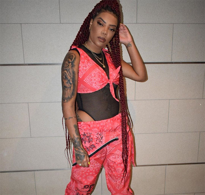Ludmilla leva bolada durante <i>show</i> e revida; assista!