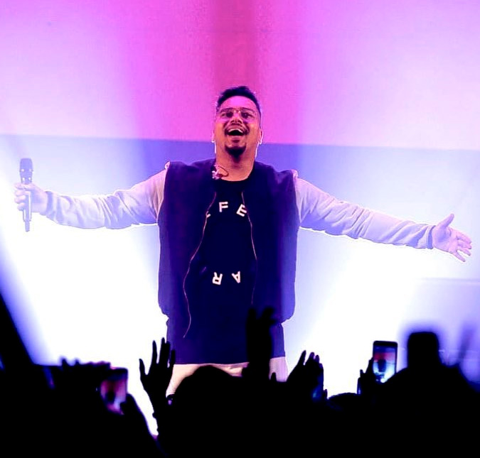 Bruno Cardoso, vocalista do<i> Sorriso Maroto</i>, anuncia alta de seu tratamento após derrame pleural