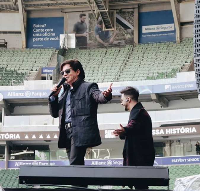 Sandy e Junior recebem Xororó na passagem de som e cantam <i>Evidências</i>