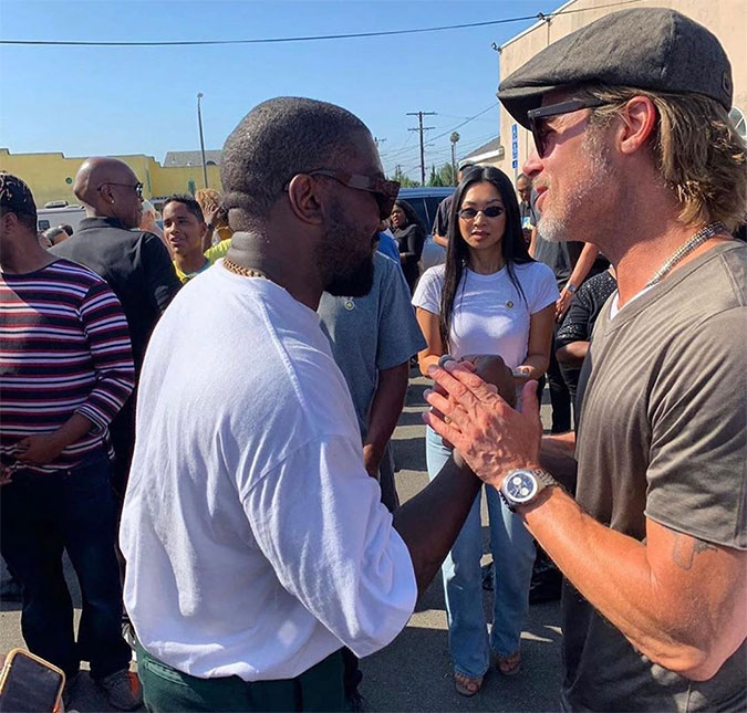 Kanye West faz culto musical em uma das regiões mais pobres de Los Angeles e recebe visita de Brad Pitt