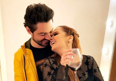 Maiara revela que seu namorando, Fernando, leva o celular até para o banheiro
