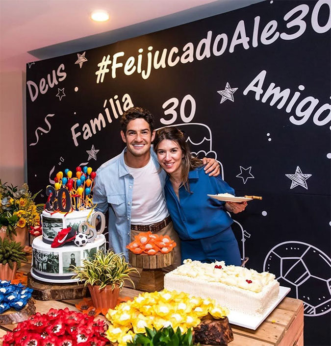 Alexandre Pato ganha festa surpresa de Rebeca Abravanel, veja fotos!