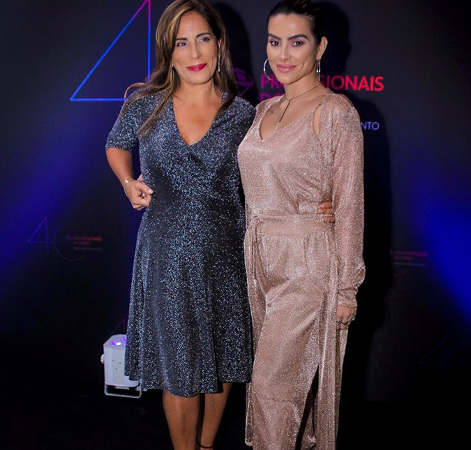 Gloria Pires se posiciona sobre críticas constantes recebidas por Cleo por causa do corpo: - <i>A atitude dela é perfeita</i>
