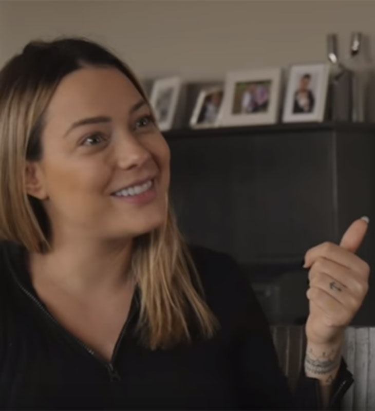 Carol Dantas fala sobre maternidade na adolescência: <i>Você com 17 anos quer fazer outras coisas</i>