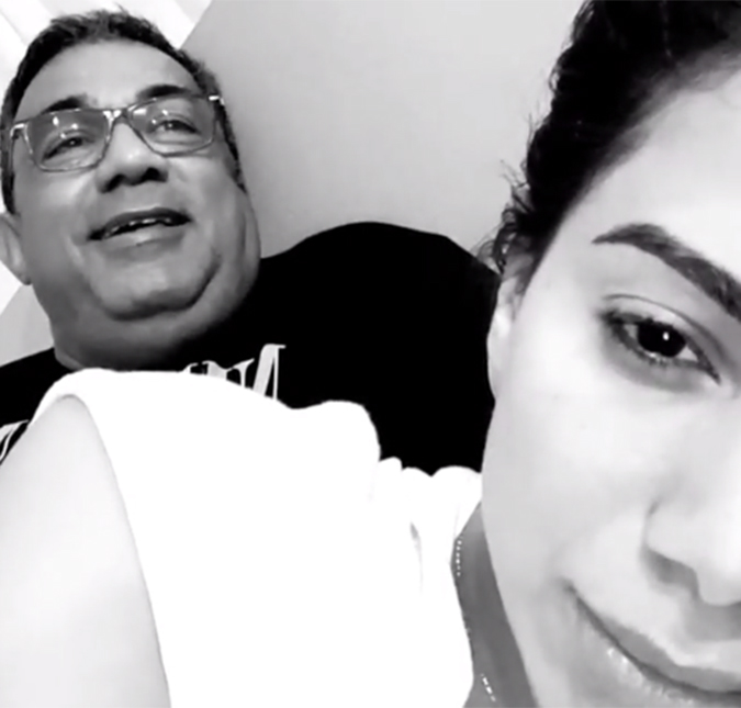 Anitta desabafa sobre depressão e posta foto com rosto triste ao lado do pai