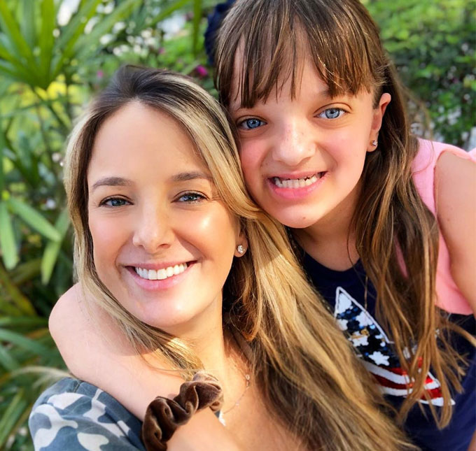 Pai de Ticiane Pinheiro rouba a cena e se diverte em festa do pijama de Rafaella Justus, assista!