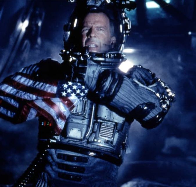 Armaggedon também precisou adequar uma das cenas após o 11 de setembro. O longa foi lançado em 1998, e contava com uma cena em que destroços de um asteroide se chocam com o World Trade Center. Esse momento, no entanto, foi cortado da versão do filme exibido na TV a partir de 2001. Armaggedon também precisou adequar uma das cenas após o 11 de setembro. O longa foi lançado em 1998, e contava com uma cena em que destroços de um asteroide se chocam com o World Trade Center. Esse momento, no entanto, foi cortado da versão do filme exibido na TV a partir de 2001.