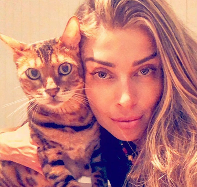 Grazi Massafera encanta ao dividir com a <i>web</i> vídeo de gatinho, assista!