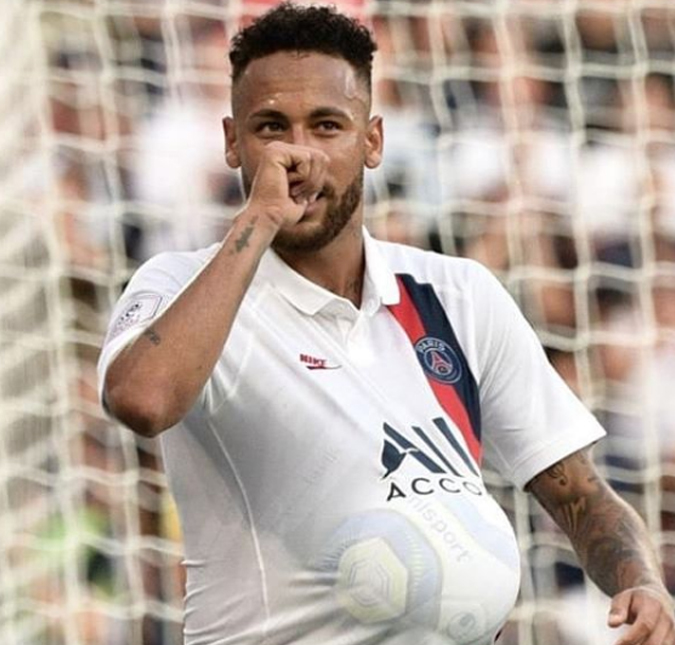 Neymar marca um gol e homenageia irmão de Davi Lucca