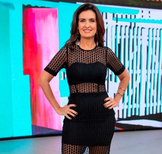 Ou até mesmo uma transparência delicada, como esteve vestido acima! Lindo, né?