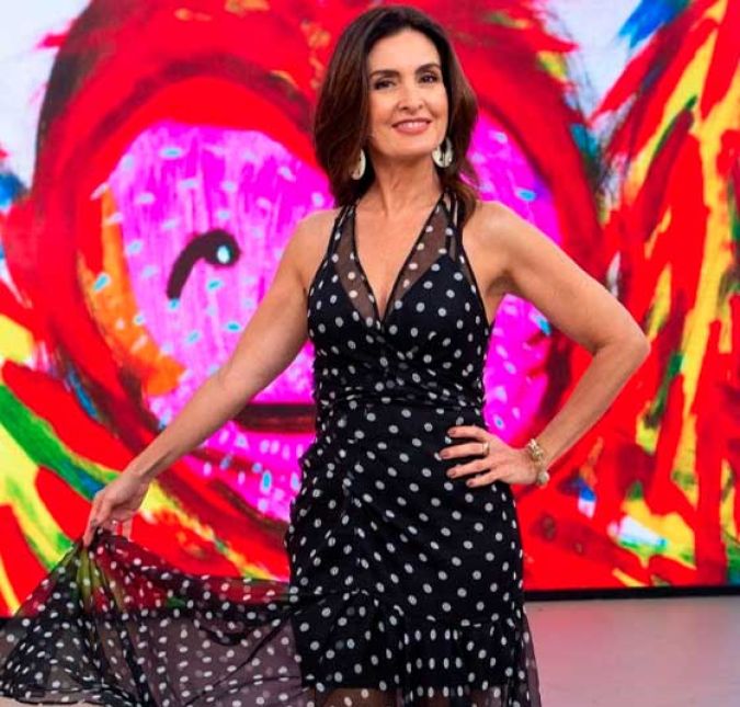 Nas redes sociais ela costuma compartilhar os visuais escolhidos para cada dia do Encontro. Há também algumas programas em que ela ousa mais e dá o que falar por causa do visual!