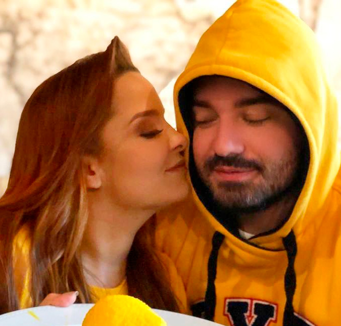 Maiara <i>proíbe</i> fotos e abraços de mulheres em show de Fernando Zor e brinca: <i>Meu namorado tá traumatizado</i>