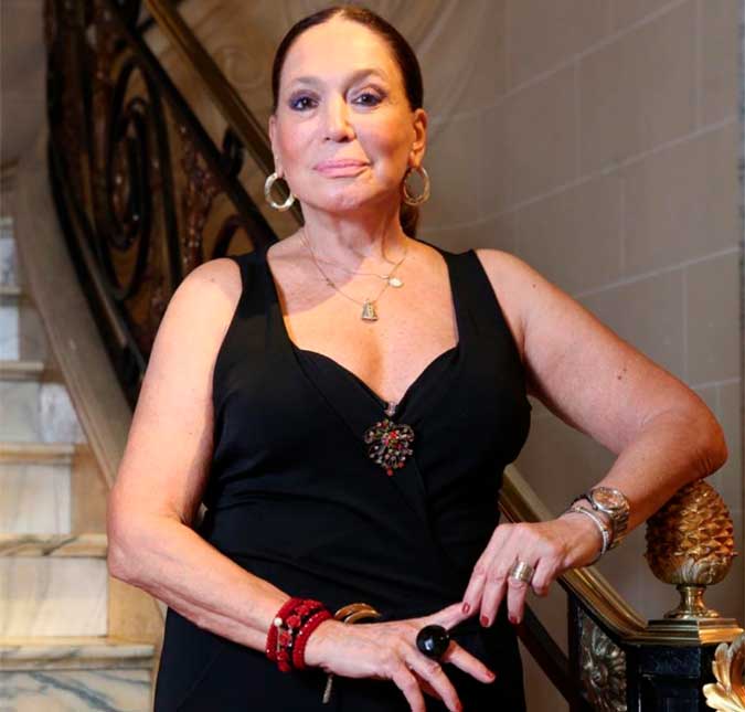 Em lançamento de novela, Susana Vieira chora e dispara: <i> O feminismo na minha vida existiu naturalmente</i>