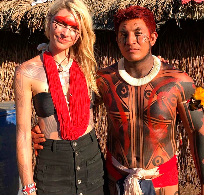 Top Aline Weber posa com namorado indígena