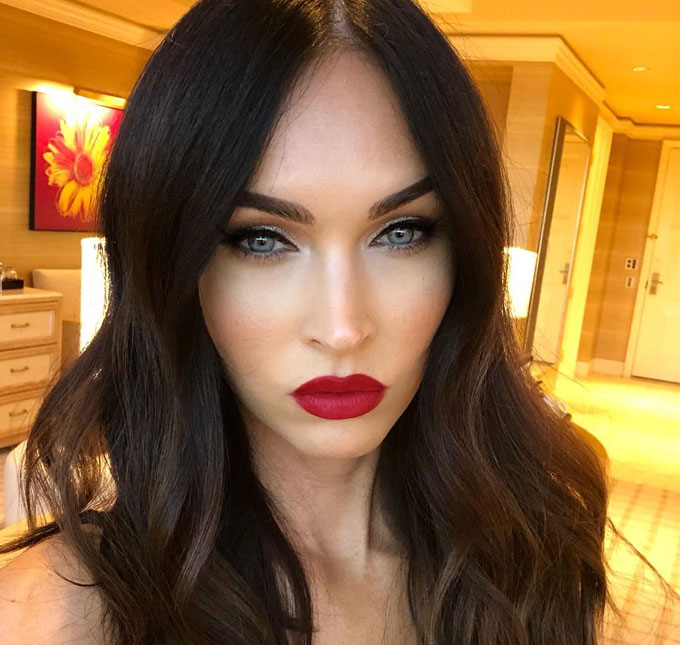 Megan Fox diz que filho mais velho é alvo de piada na escola por usar vestidos: <i>Estou tentando ensiná-lo a ter confiança</i>