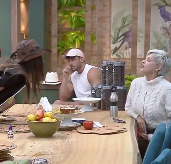 Barraco! Em <I>A Fazenda 11</I>, Drika Marinho se desentende com Andréa Nóbrega: - <I>Não sou sustentada por marido rico</I>